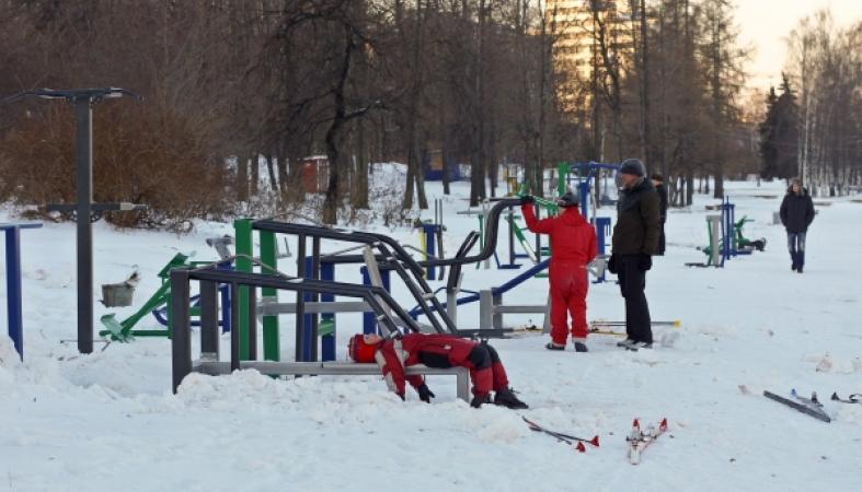 зима, набережная, тренажеры Маркелова