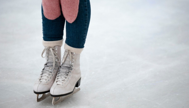 девушка на коньках