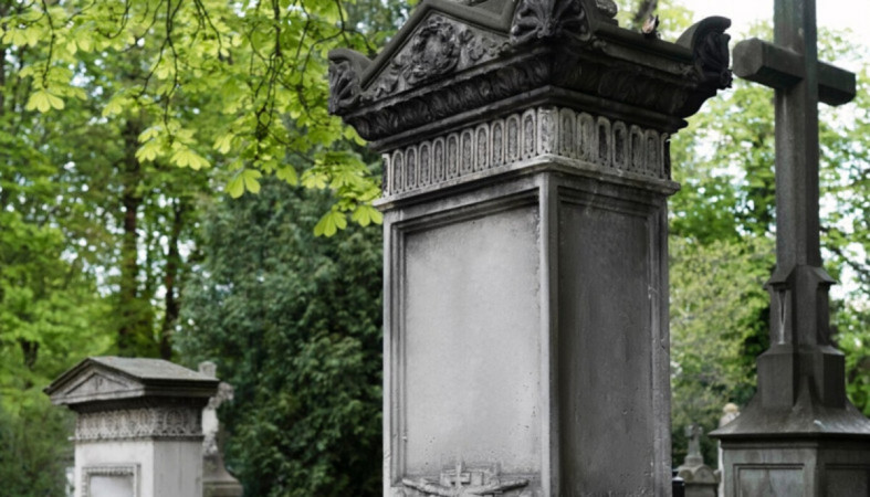 кладбище_надгробие
