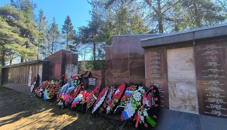 Воинское кладбище в Песках