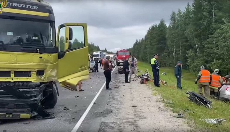 Опубликованы кадры с места страшной аварии в Карелии