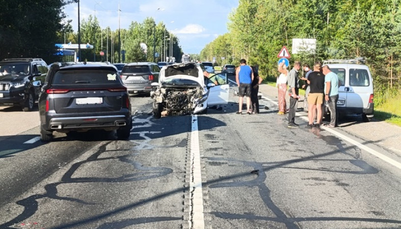 Три человека пострадали в аварии на трассе «Кола»