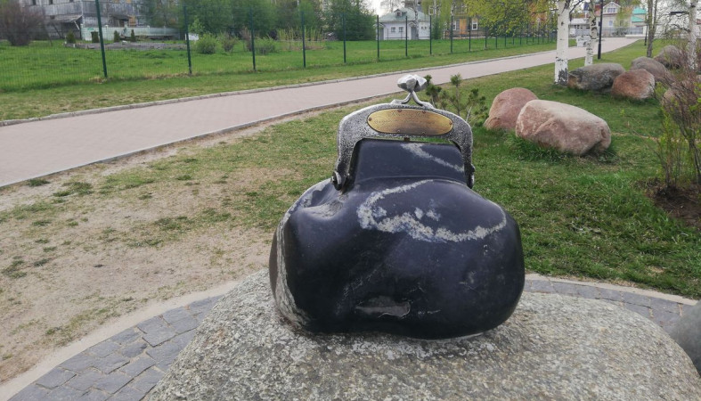 Композиция на набережной Онежского озера