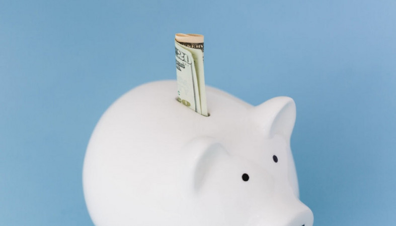 Копилка с деньгами