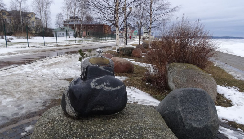 Кошелек на набережной Кошелек на набережной