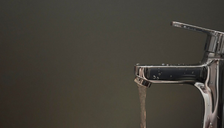 кран с водой кран с водой