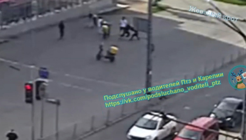 доставщики дерутся драка курьеров