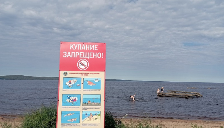 Петрозаводчанам напомнили о запрете купания в городе