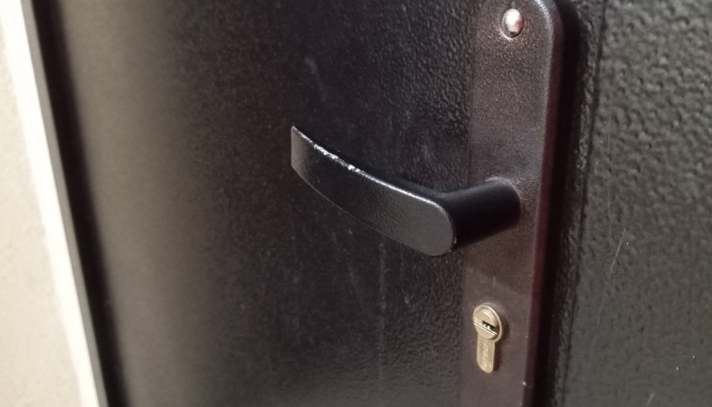 дверь в квартиру