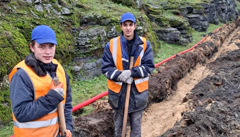 лопаты_траншея_строители