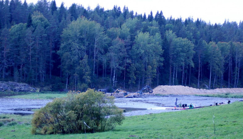 Работы на берегу Ладоги