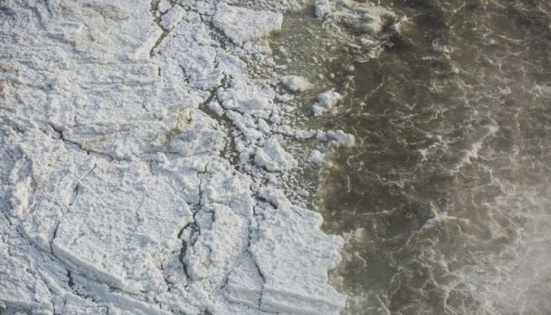 Лед водоема