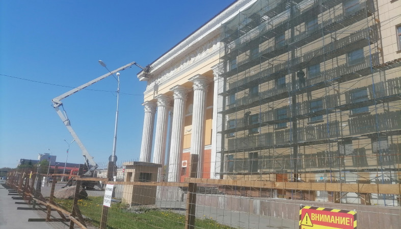 Строительные леса на музтеатре Карелии