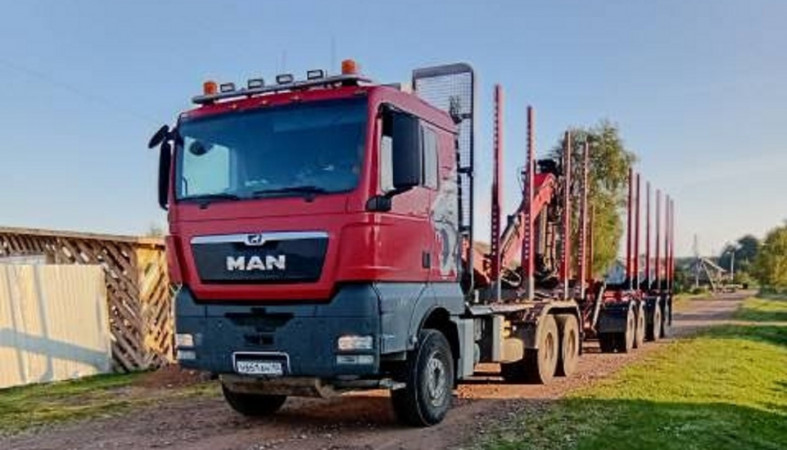 Лесовоз на дороге Лесовоз на дороге