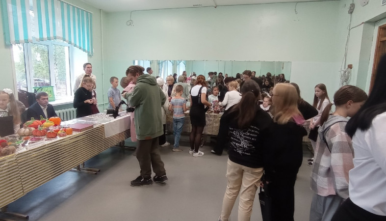 День коллекционера в Ломоносовской гимназии