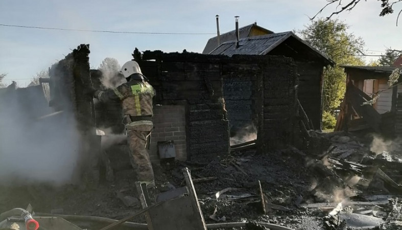Опубликованы фотографии с места пожара в Лучевом-2