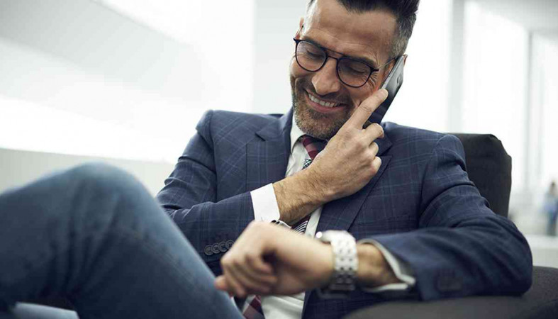 мужчина с телефоном