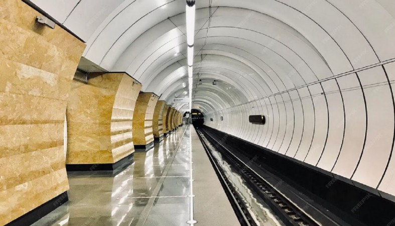 В метро
