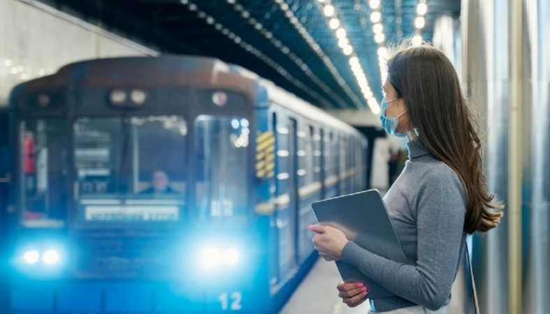 Девушка в метро Девушка в метро