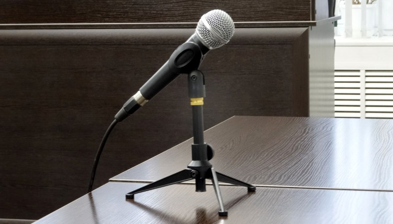 Микрофон в суде Микрофон в суде