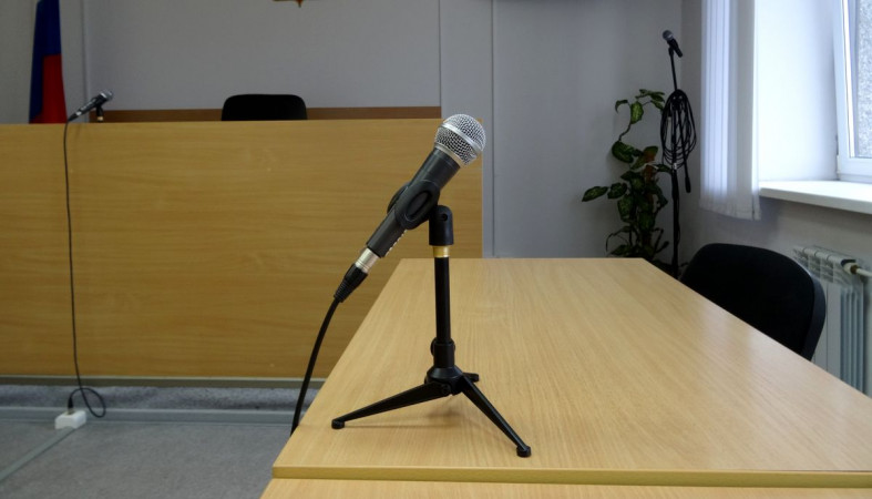 Микрофон в суде