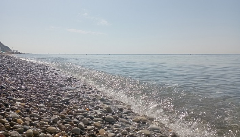 Трех туристов унесло в море в Сочи