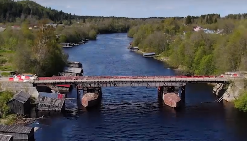 Новый мост строят в деревне Хийденсельга в Карелии