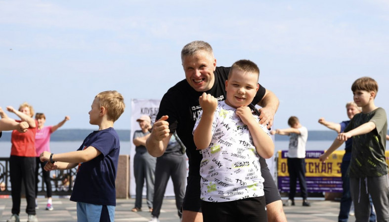 мужчина с ребенком