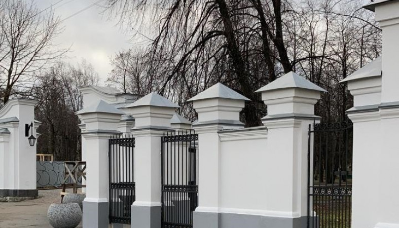 В Петрозаводске обновили ограду Губернаторского сада