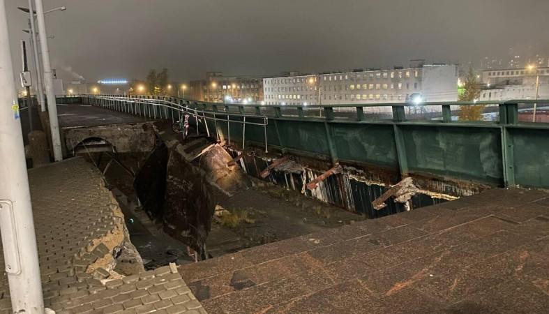 Обрушение крыши на Ладожском вокзале