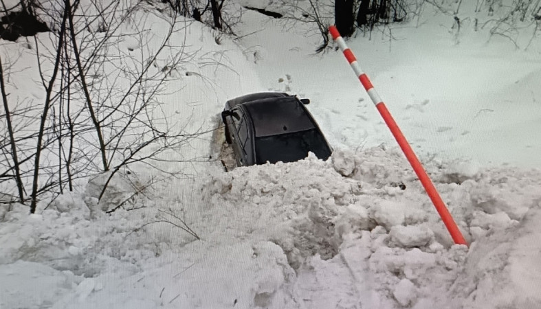 Разбившийся автомобиль Разбившийся автомобиль