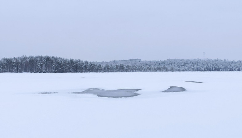 Замерзшее озеро