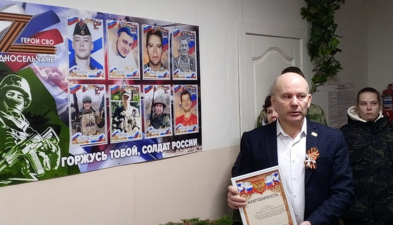 мемориальный стенд в Паданах мемориальный стенд в Паданах