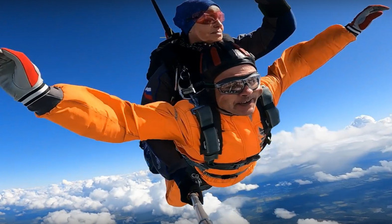 прыжок с парашютом