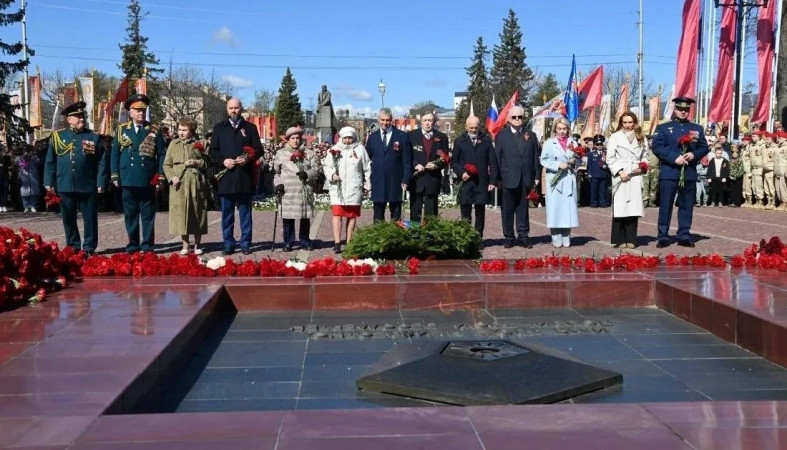 Возложение цветов День Победы
