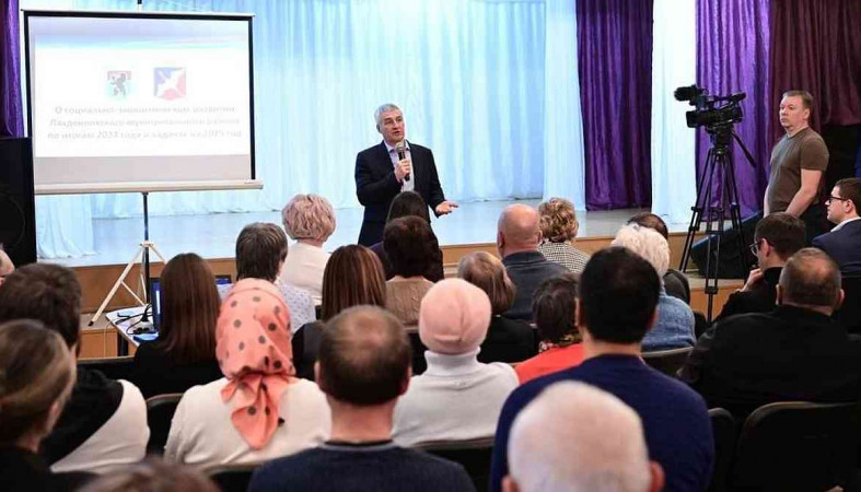 парфенчиков выступает перед жителями парфенчиков выступает перед жителями