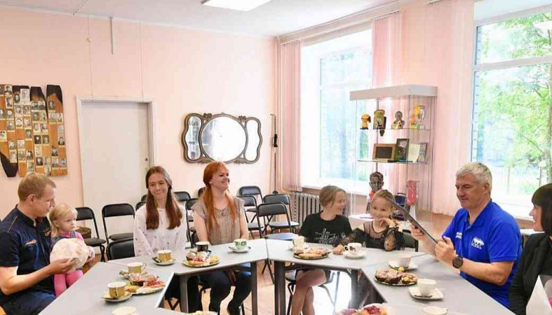 парфенчиков вручает документы на землю