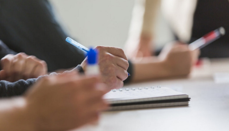 За столом переговоров