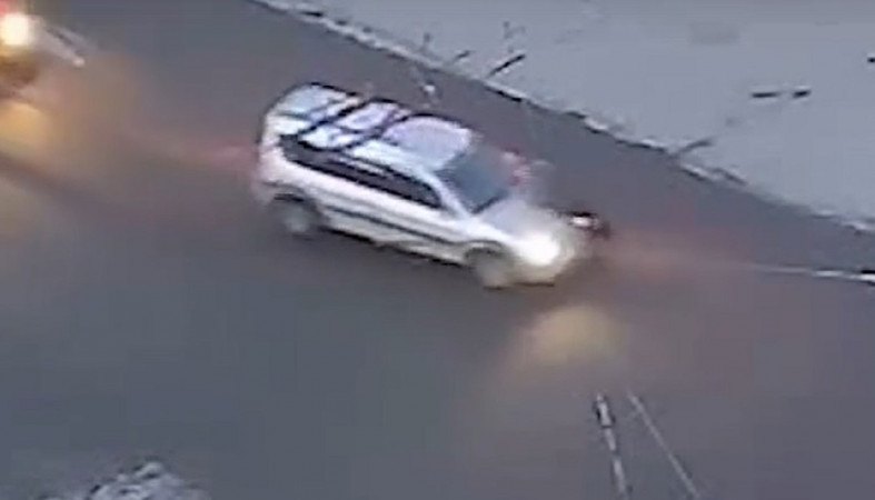 Пешеход на капоте