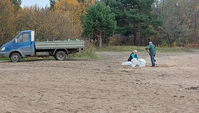 Поп-звезду Бритни Спирс застукали на пляже с молодым бойфрендом (13 фото)