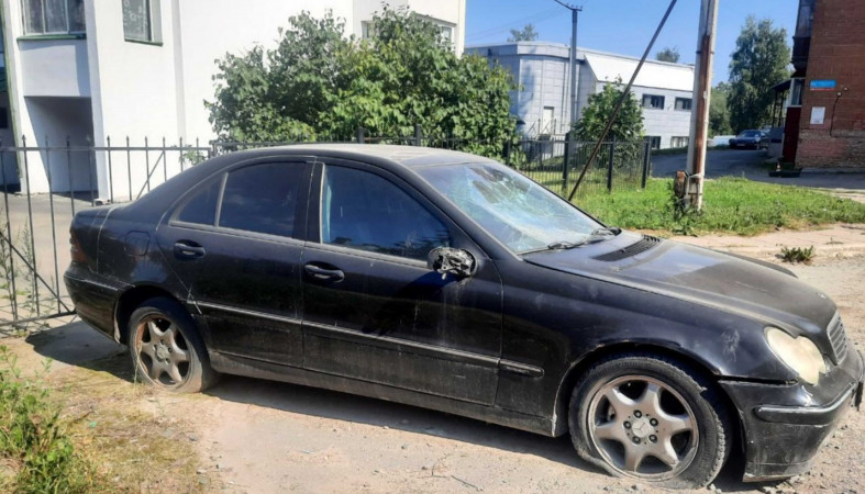 брошенный автомобиль