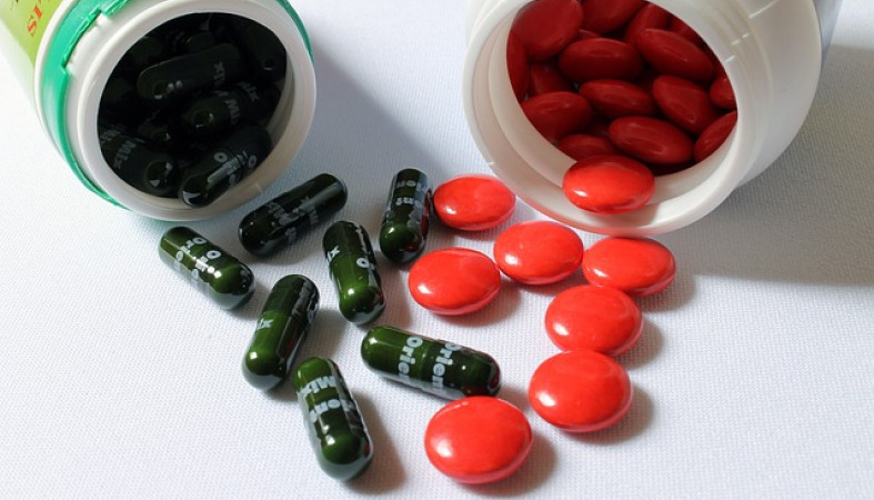 Россиянам рассказали о связи переизбытка витаминов и онкологии