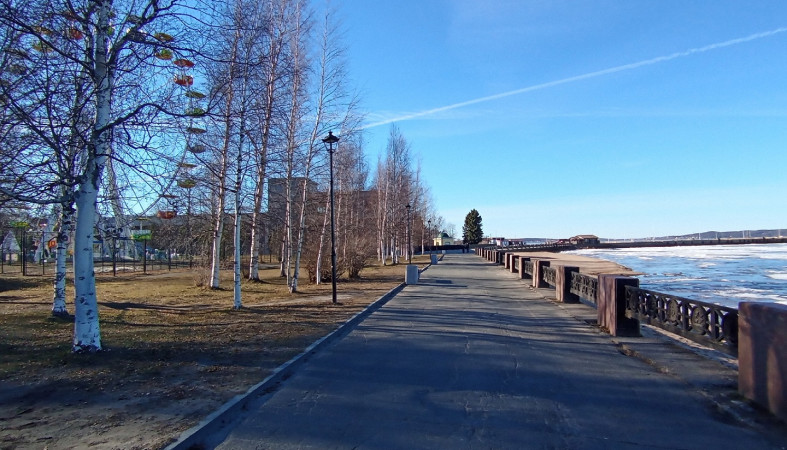 Весна на набережной