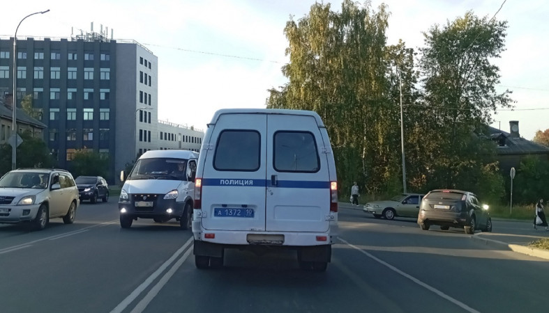 полицейская машина