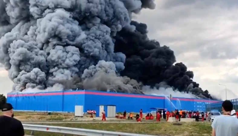 Пожар на складе Ozon в Подмосковье потушили спустя пять дней