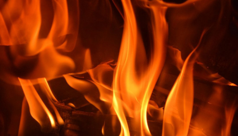Учителя демонстративно сожгли старый букварь в районе Карелии
