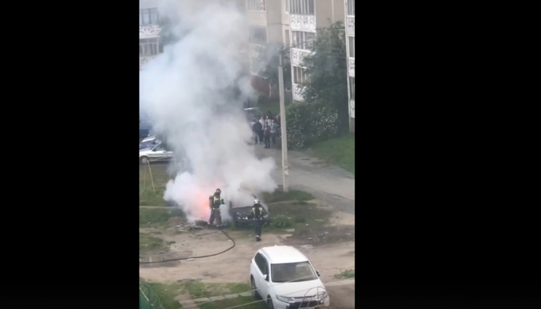сгоревший автомобиль