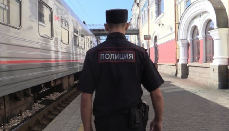 Пьяных пассажиров сняли с поездов в Карелии