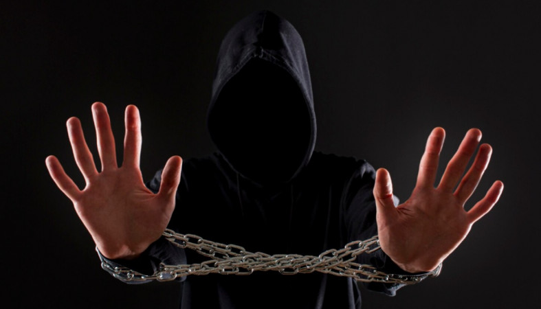 злоумышленник злоумышленник