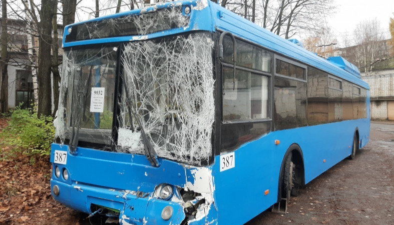 Подаренный Москвой троллейбус попал в жесткое ДТП в Петрозаводске